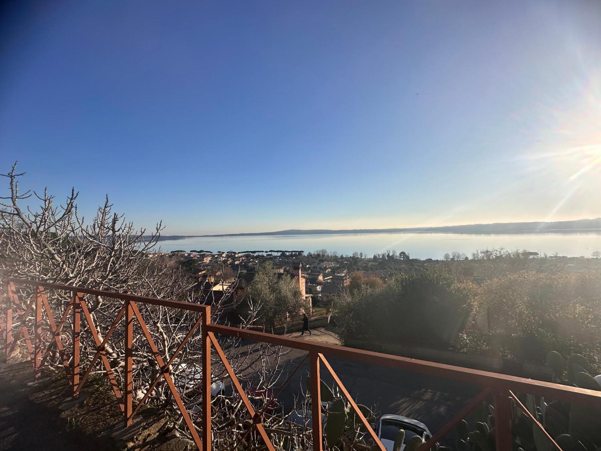 Sguardo Sul Lago Trevignano Romano Exterior photo