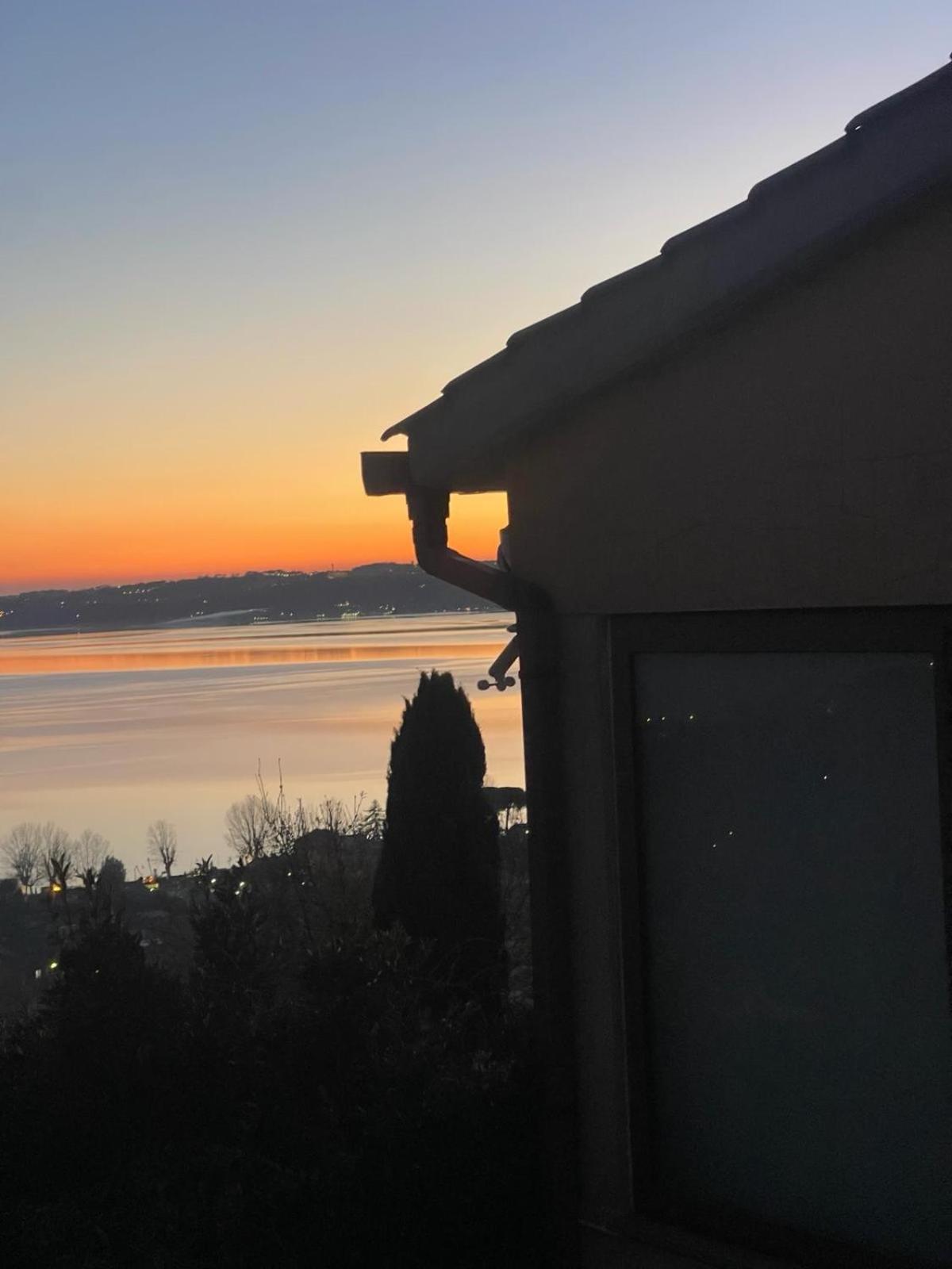 Sguardo Sul Lago Trevignano Romano Exterior photo